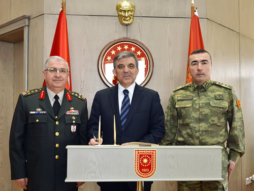 President Gül Visits Presidential Guard Regiment Command